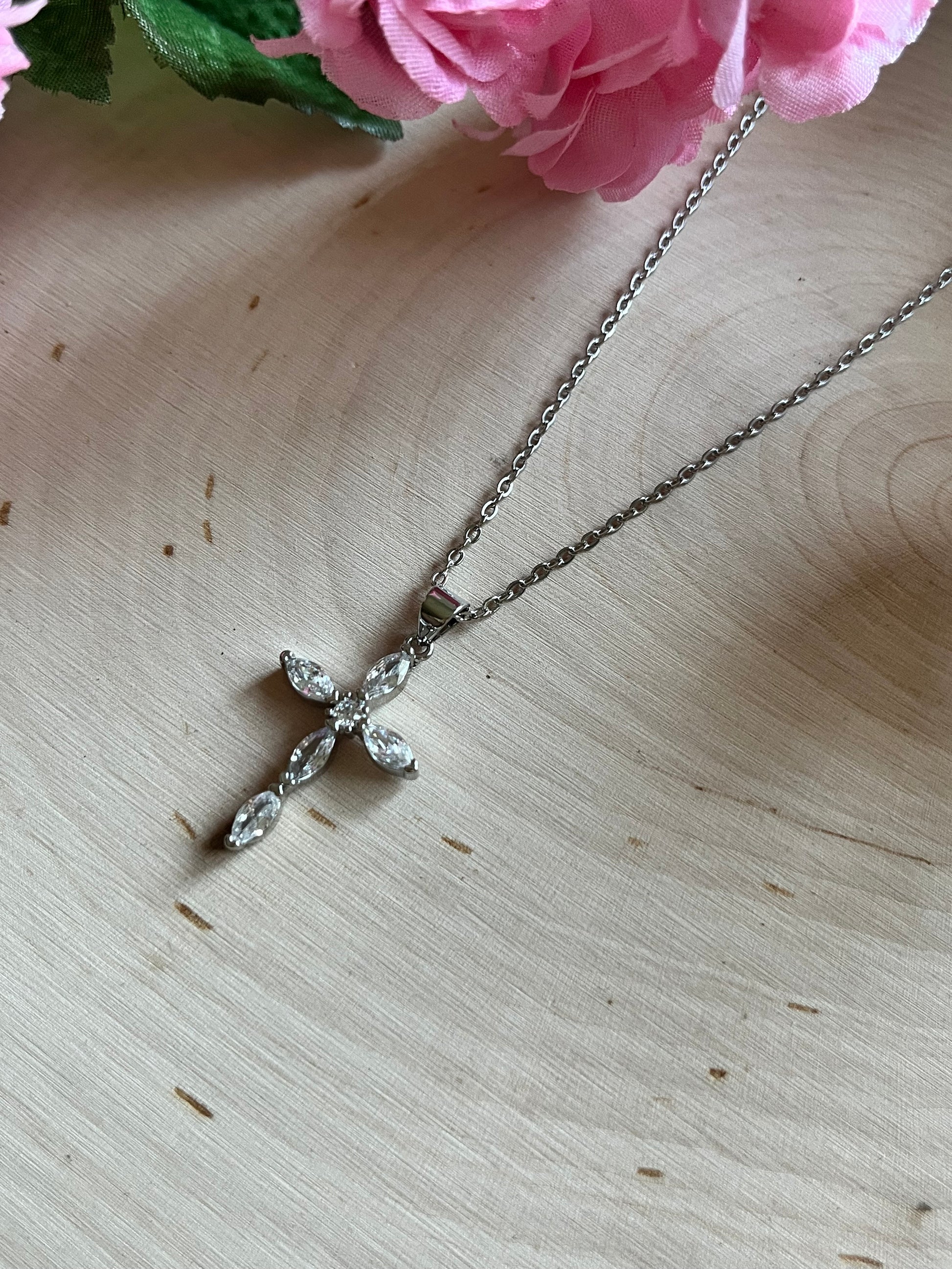 Faith-inspired silver necklace with crystal cross pendant – 18-inch Christian jewelry gift for women
