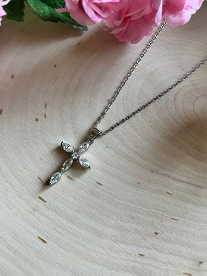 Faith-inspired silver necklace with crystal cross pendant – 18-inch Christian jewelry gift for women