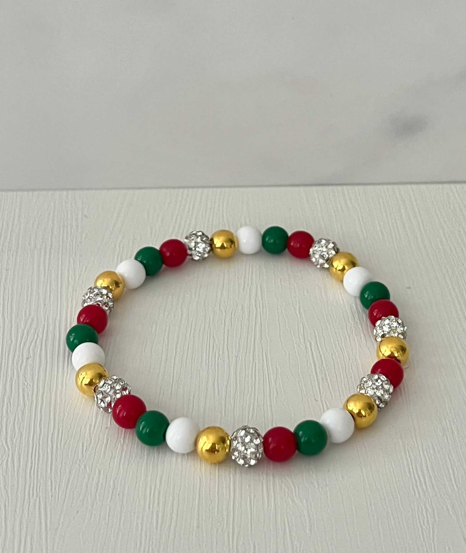 Christmas jeweled bead bracelet – festive holiday jewelry.


