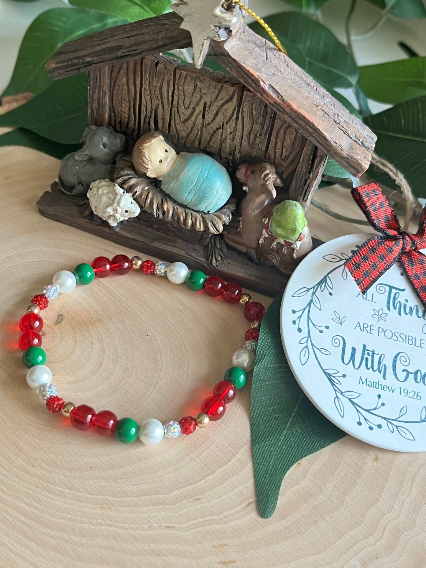 Christmas jeweled bead bracelet – festive holiday jewelry.
