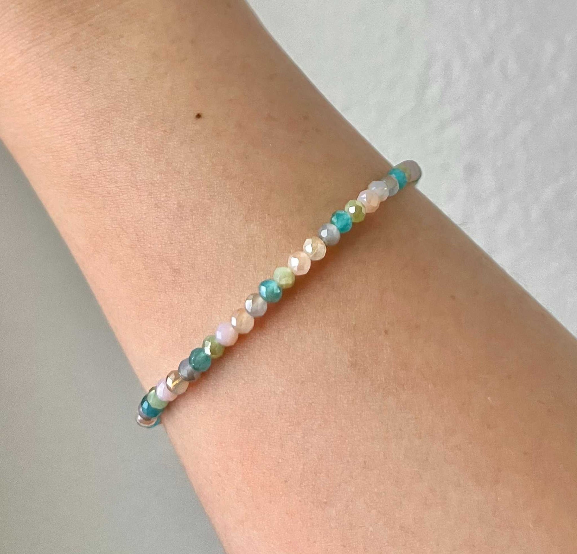 Multicolored jeweleMulticolor Jeweled Beaded Bracelet featuring vibrant beads, perfect for adding a colorful touch to your jewelry collection.d beaded bracelet