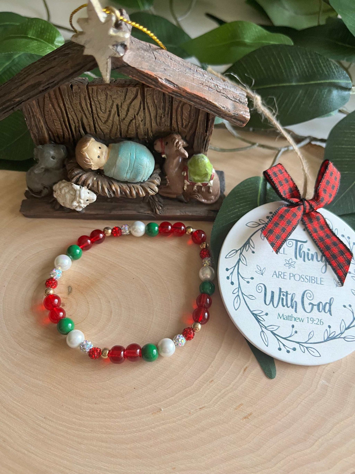 Christmas jeweled bead bracelet – festive holiday jewelry.
