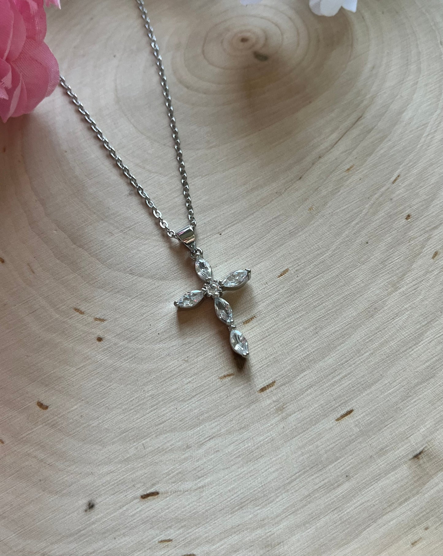 Faith-inspired silver necklace with crystal cross pendant – 18-inch Christian jewelry gift for women
