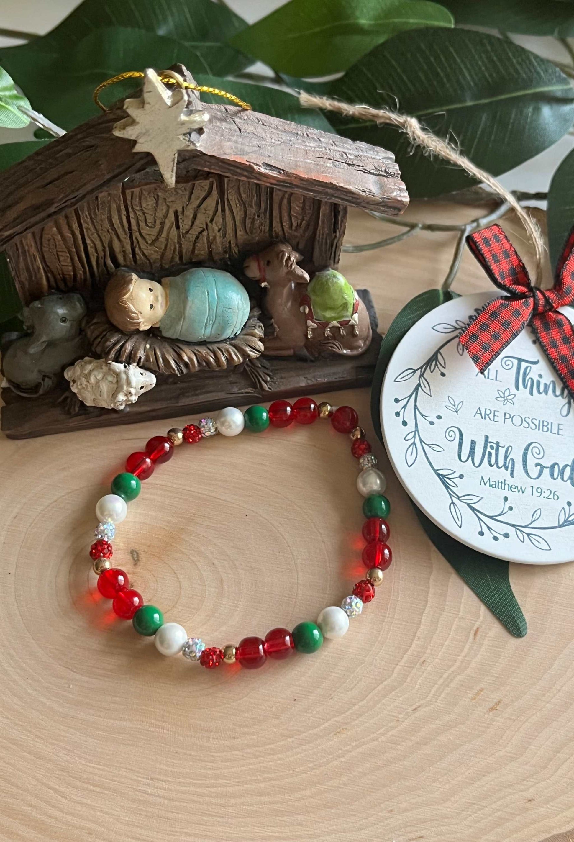 Christmas jeweled bead bracelet – festive holiday jewelry.
