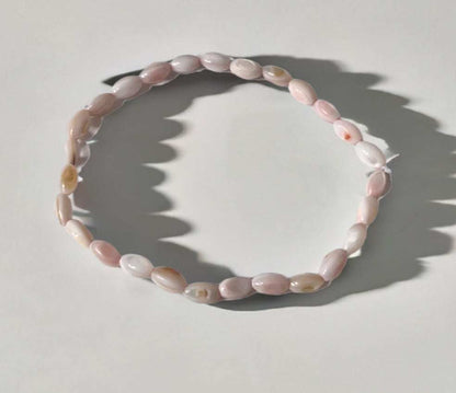 Bead bracelet with freshwater shell and pearl beads in multiple colors