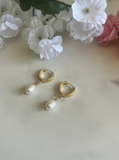 dainty gold pearl huggie earrings minimalist freshwater pearl hoop earrings