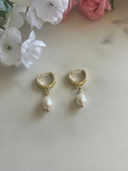 dainty gold pearl huggie earrings minimalist freshwater pearl hoop earrings