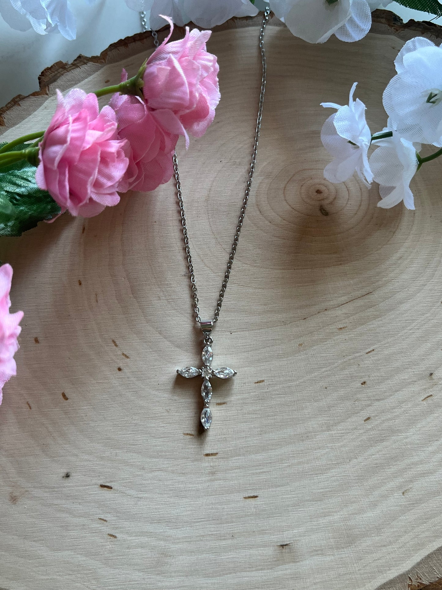 Faith-inspired silver necklace with crystal cross pendant – 18-inch Christian jewelry gift for women
