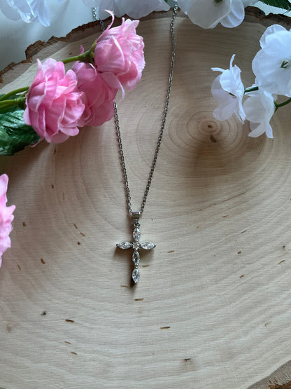 Faith-inspired silver necklace with crystal cross pendant – 18-inch Christian jewelry gift for women