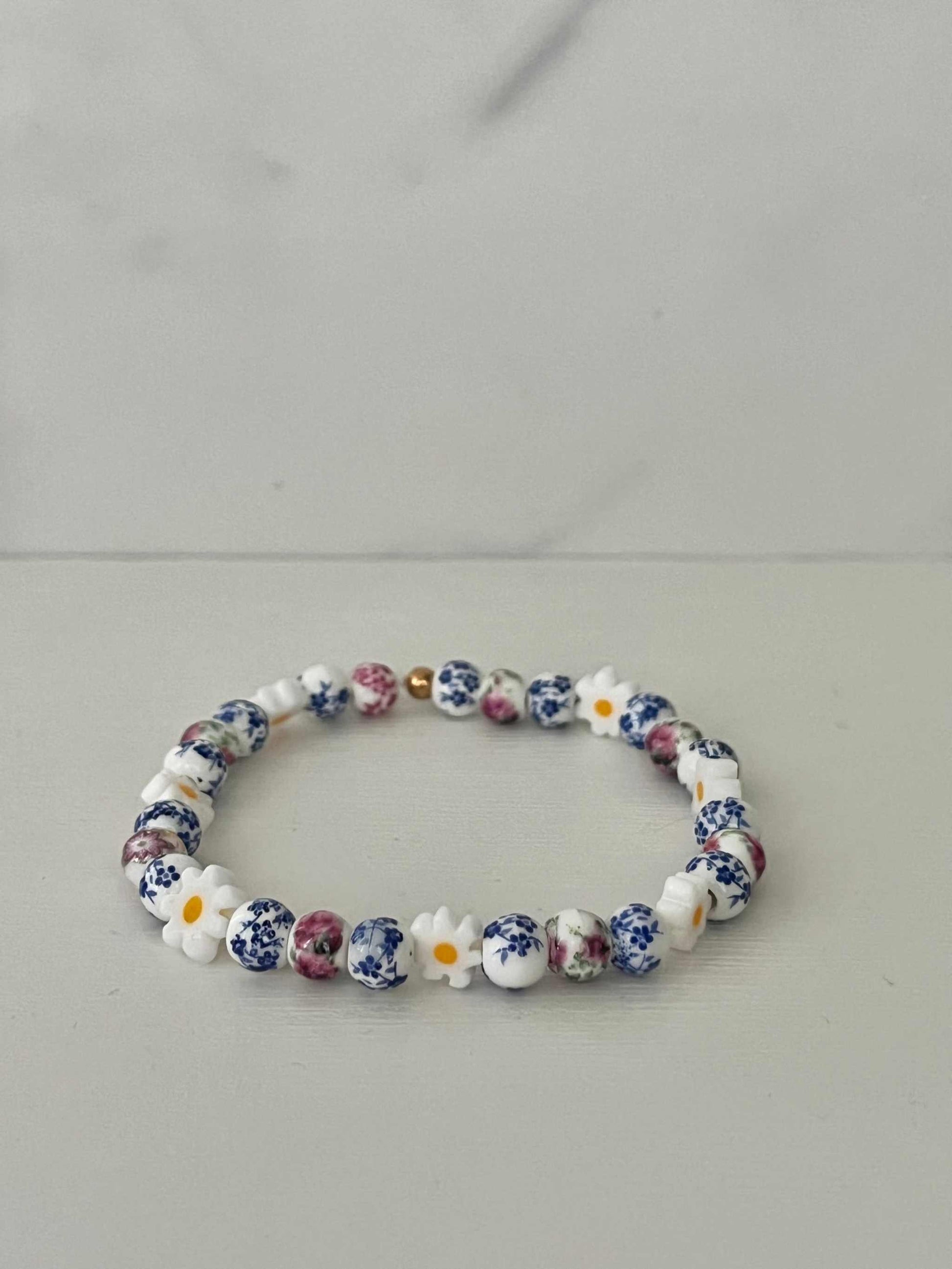 Daisy Ceramic Bead Bracelet – Handmade Floral Jewelry

