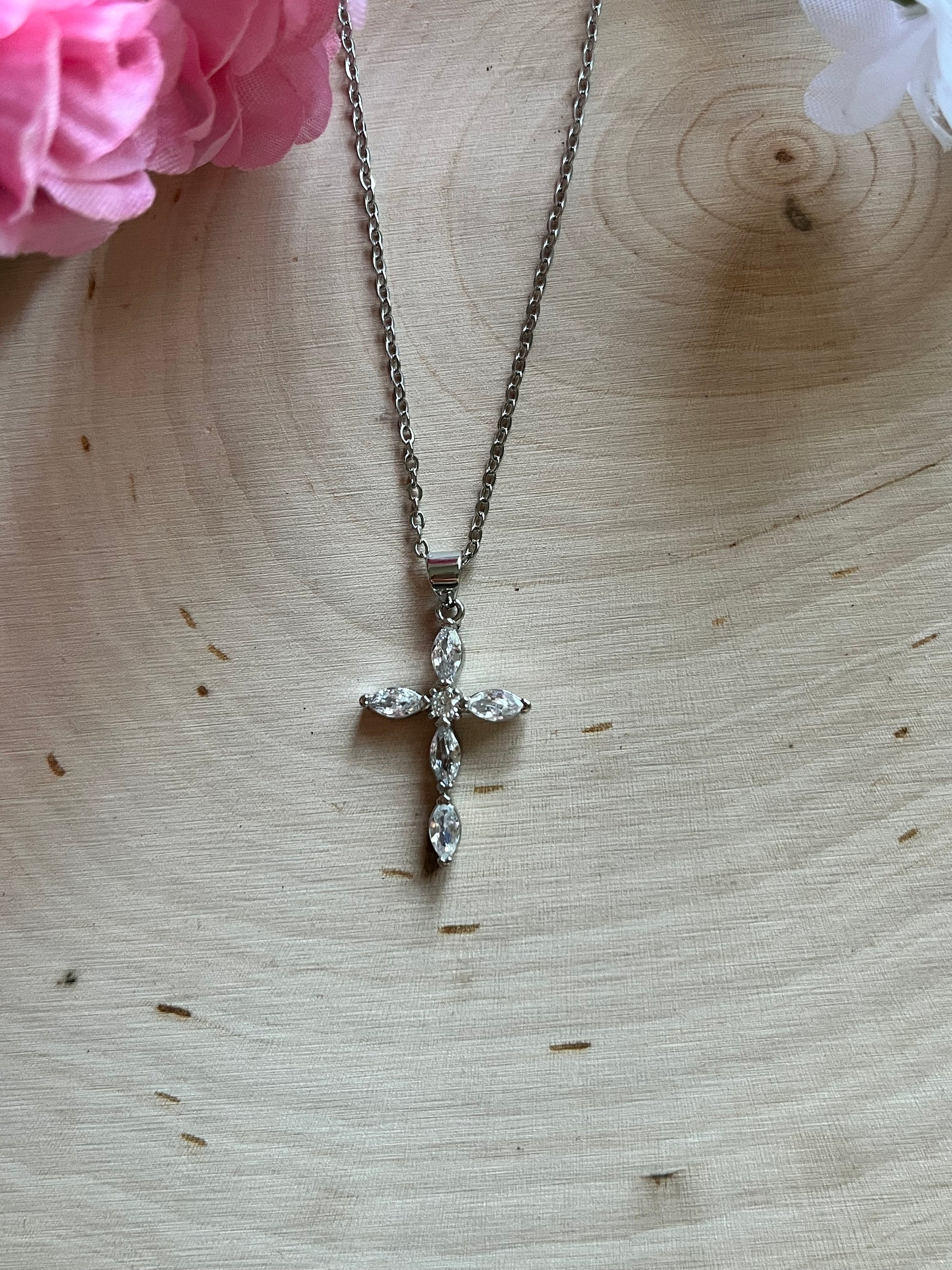 Faith-inspired silver necklace with crystal cross pendant – 18-inch Christian jewelry gift for women