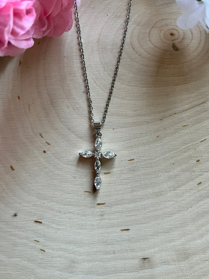 Faith-inspired silver necklace with crystal cross pendant – 18-inch Christian jewelry gift for women