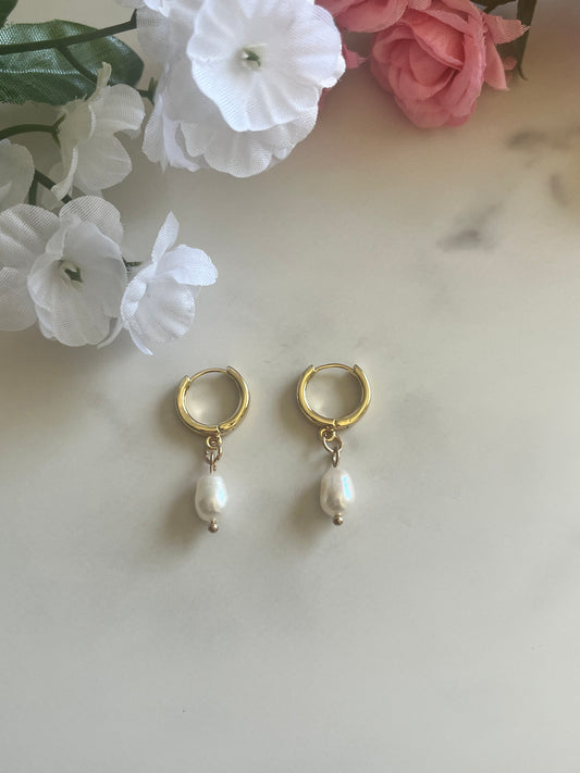 dainty gold pearl huggie earrings minimalist freshwater pearl hoop earrings