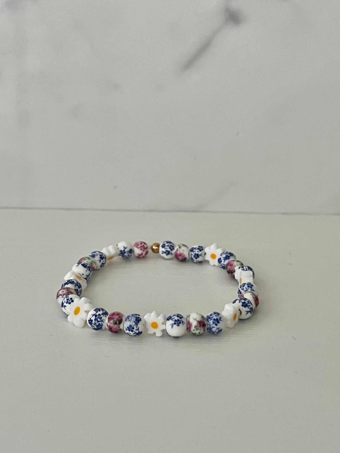 Daisy Ceramic Bead Bracelet – Handmade Floral Jewelry

