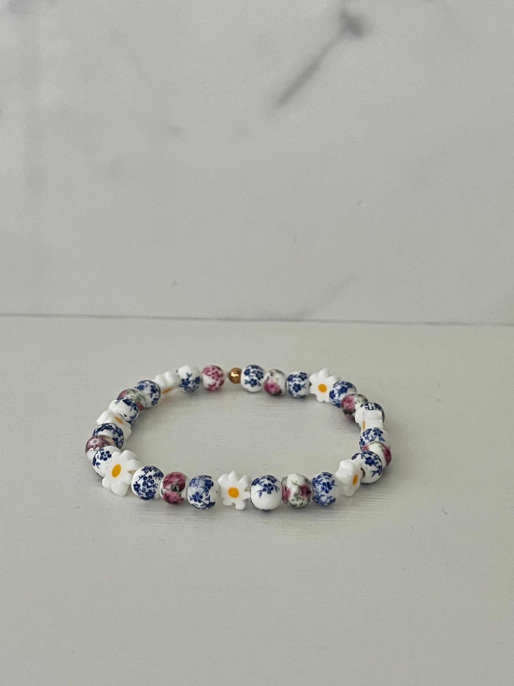 Daisy Ceramic Bead Bracelet – Handmade Floral Jewelry

