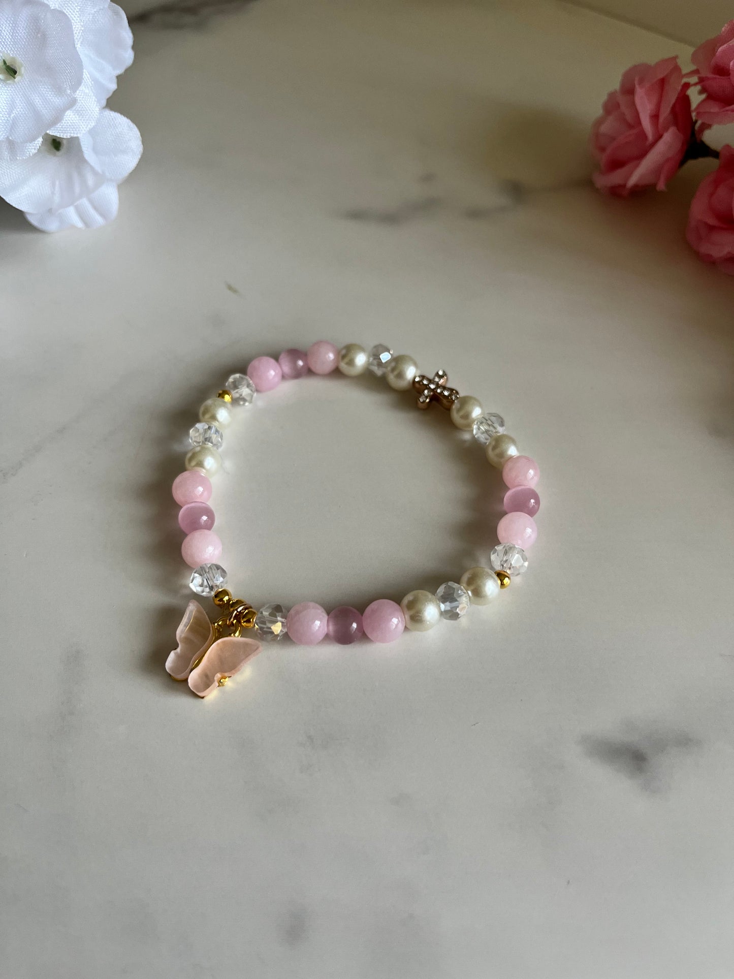 Bracelet chrétien papillon avec perles et croix pour femme