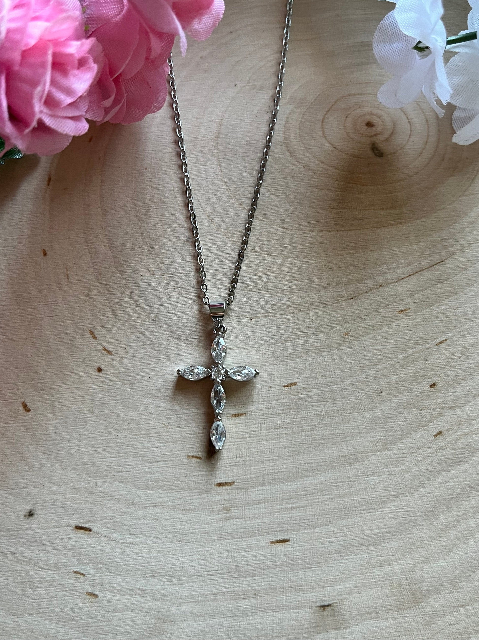 Faith-inspired silver necklace with crystal cross pendant – 18-inch Christian jewelry gift for women