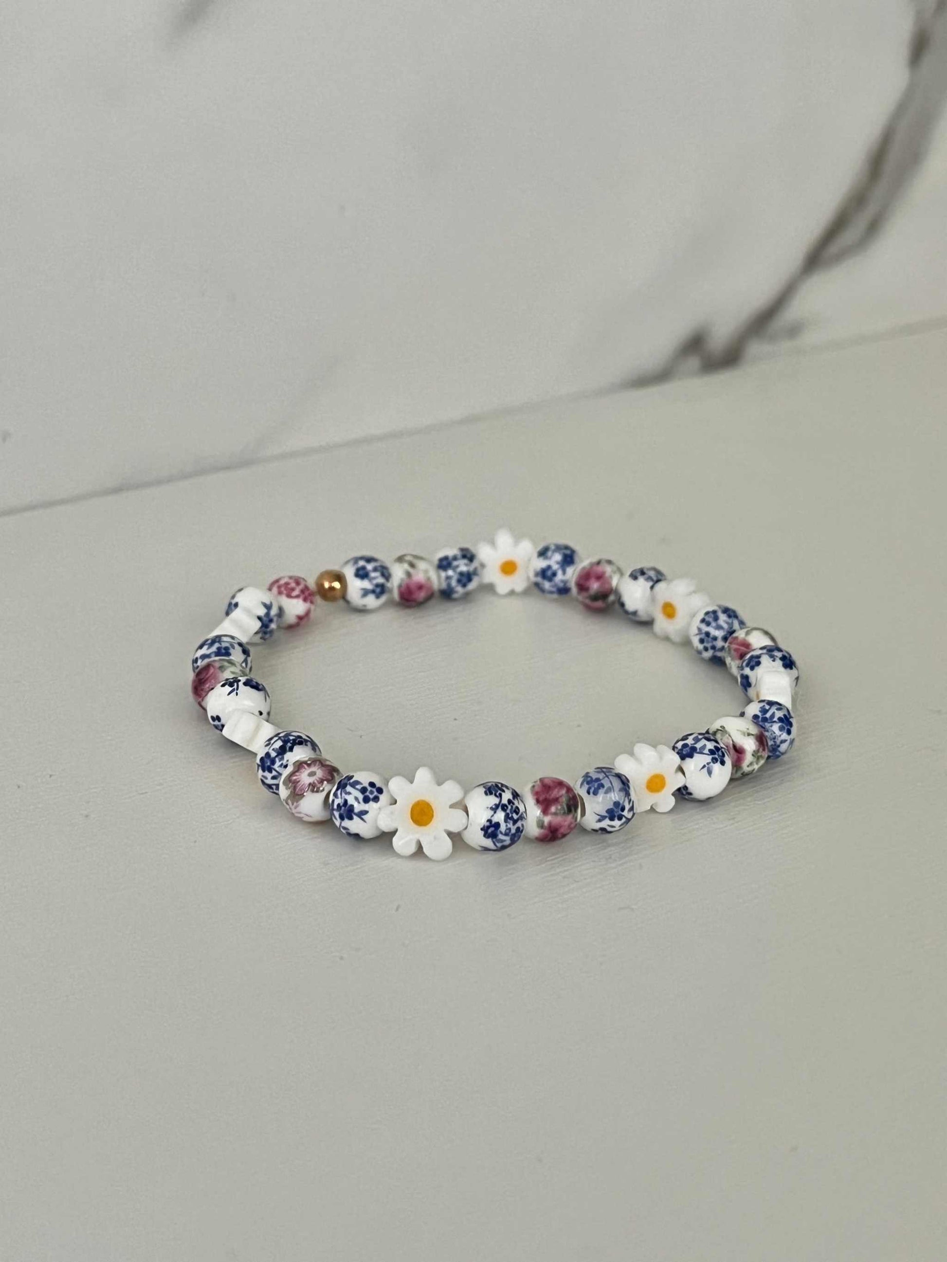 Daisy Ceramic Bead Bracelet – Handmade Floral Jewelry

