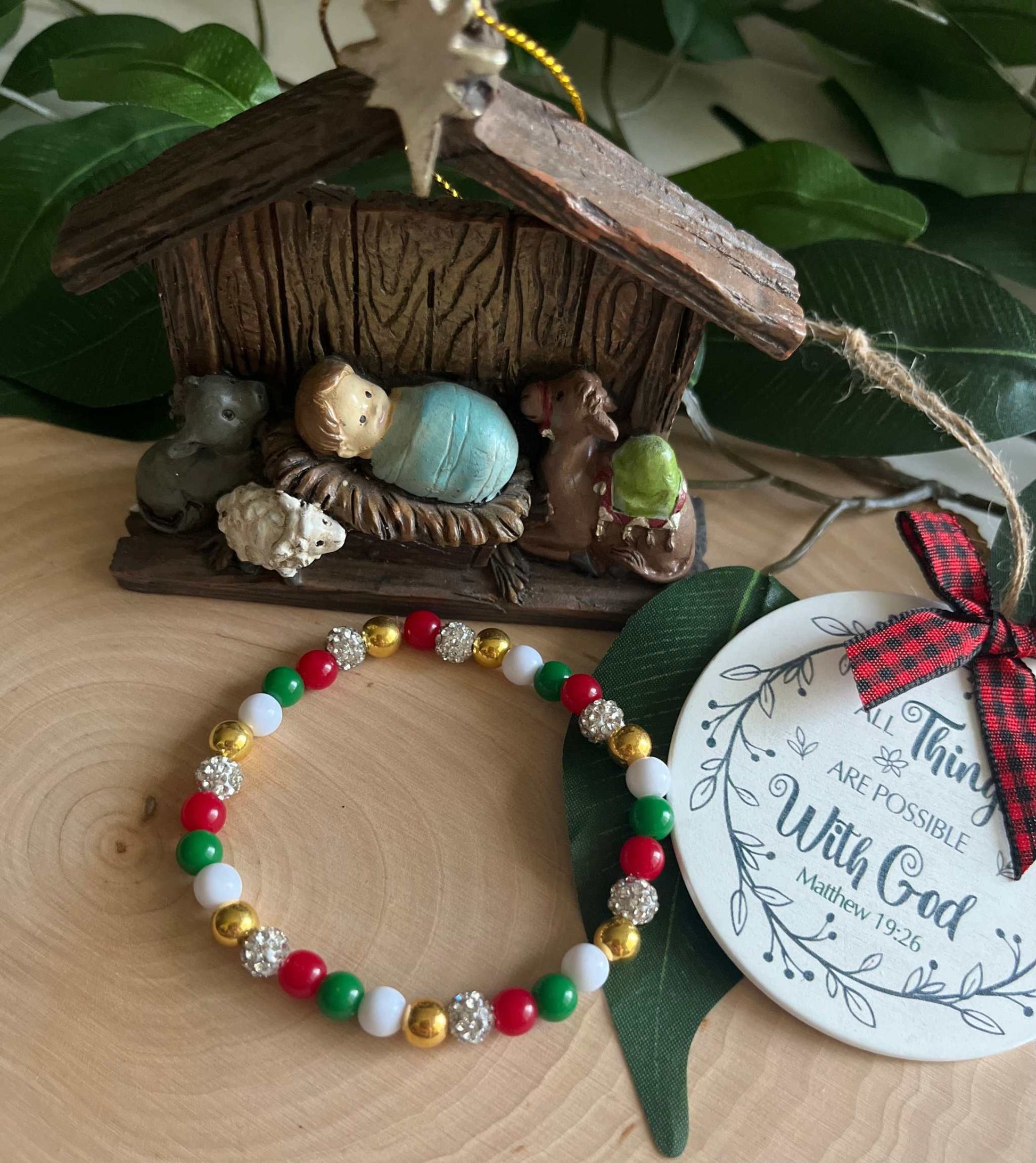 Christmas jeweled bead bracelet – festive holiday jewelry.
