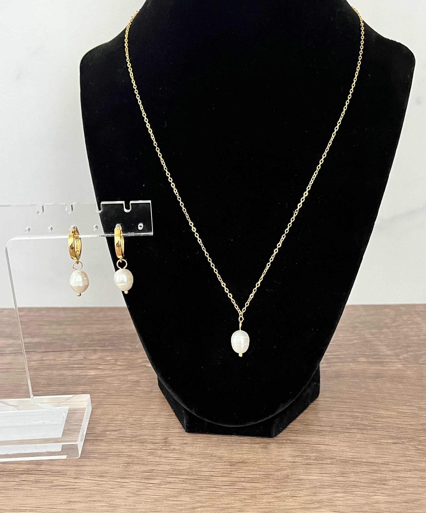 Gold necklace with pearl pendant, inspired by Proverbs 31 for Christian women.