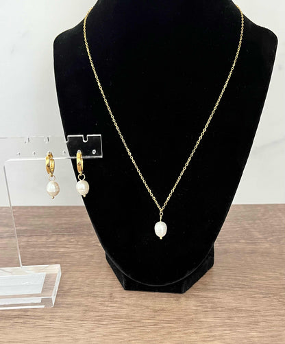 Gold necklace with pearl pendant, inspired by Proverbs 31 for Christian women.