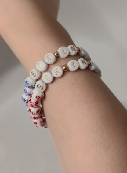 Bracelet perlé en céramique florale bleue ou rouge Sis In Christ