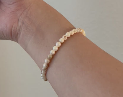 Colección de perlas de agua dulce en múltiples diseños y colores.