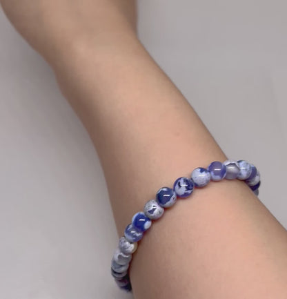 Bracelet de perles en pierre d'agate bleue blanche