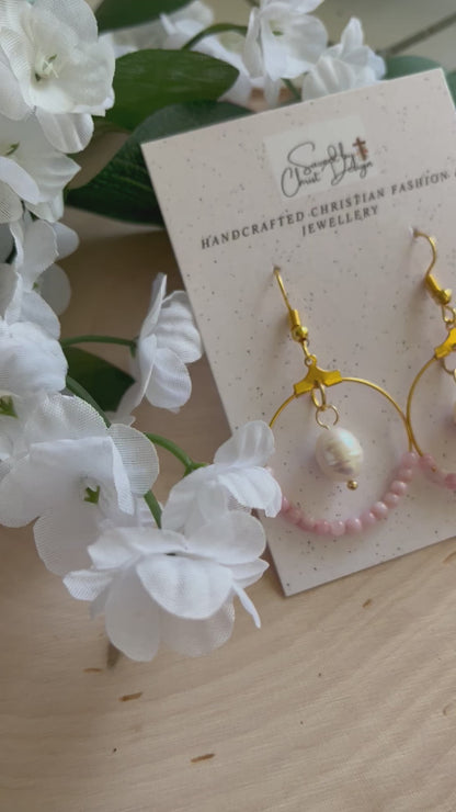 Pendientes de perlas de agua dulce de color rosa de Pure Faith