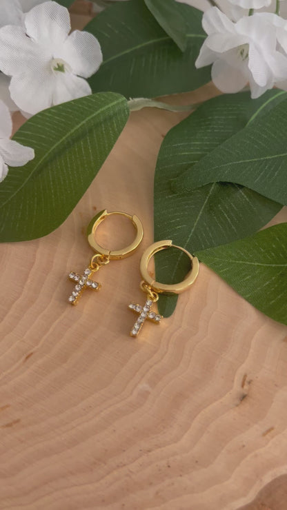 Boucles d'oreilles créoles en or 18 carats avec croix Pure Faith