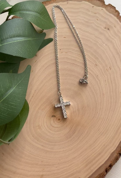 Collar de plata de ley de 18” Simply In The Cross